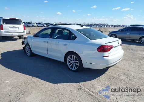 2019 Volkswagen Passat 2.0T Wolfsburg Edition z USA, uszkodzony, nr VIN 1VWLA7A3XKC010058